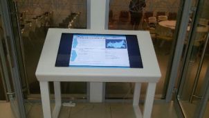 Компания Гефест Проекция предоставила в аренду интерактивный сенсорный стол и рекламного робота на REIF (Российский инвестиционный форум)