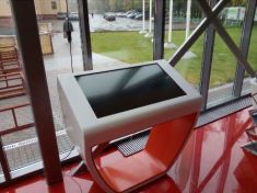 Компания Гефест Проекция произвела поставку интерактивного стола собственного производства в отдел продаж компании Эталон Групп в г. Москва 