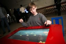 Гефест Проекция предоставила 3D-пирамиду и стол dedal mini на выставку высоких технологий SMIT.space 