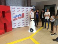 Гефест проекция оснастила мероприятие Молодой гвардии, роботом и интерактивным столом 42