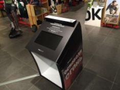 Интерактивные столы для промо акции бренда reebok