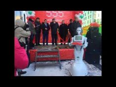 Интерактивное сопровождение дуэтом роботов КИКИ И РБОТ от компании Гефест Проекция на открытии 555 магазина Пятёрочка в г. Иннополис, 12.01.18