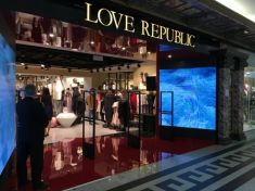 Компания Гефест Проекция осуществила поставку двух светодиодных экранов (p4) для бренда LOVE REPUBLIC (открытие магазина состоялось 10.03.2017 в ТЦ 